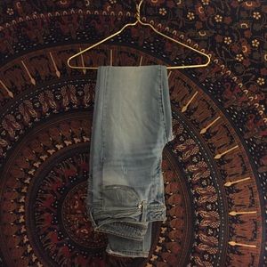 Light wash jeans ✨